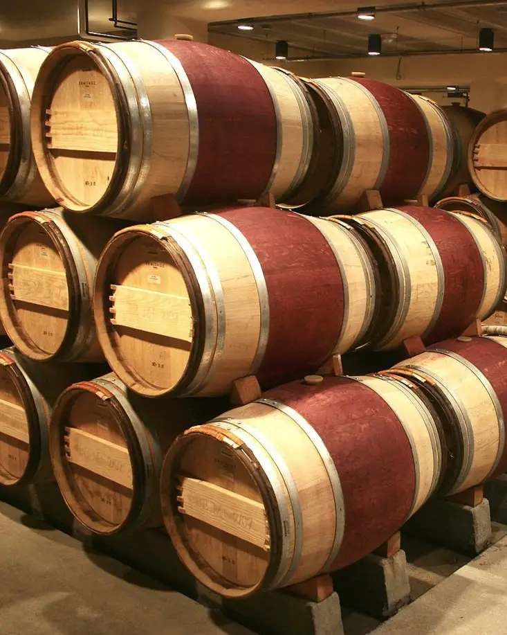 how do oak barrels affect wine - willow hoops on wine barrels