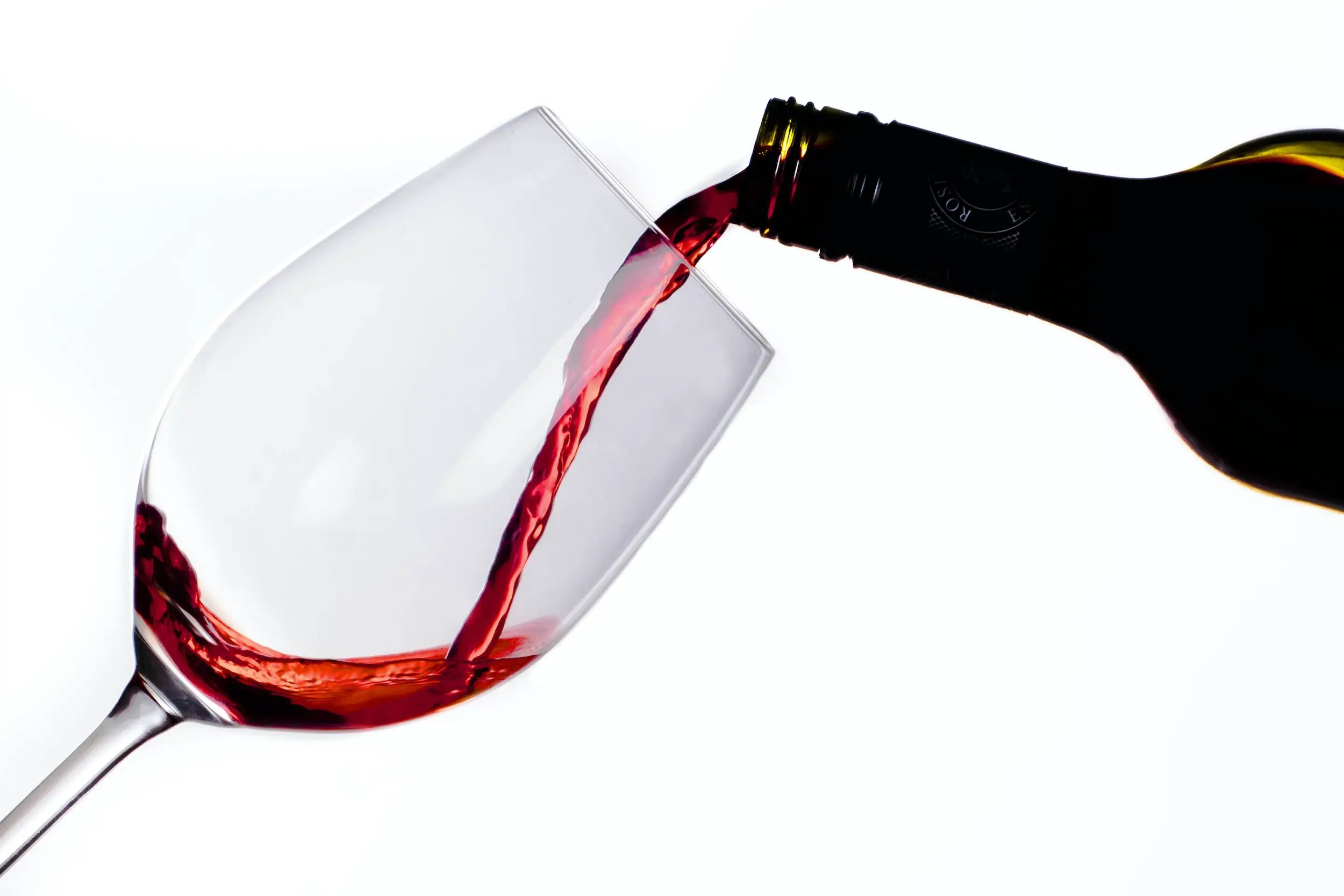 how does alcohol affect wine - bottle pouring wine