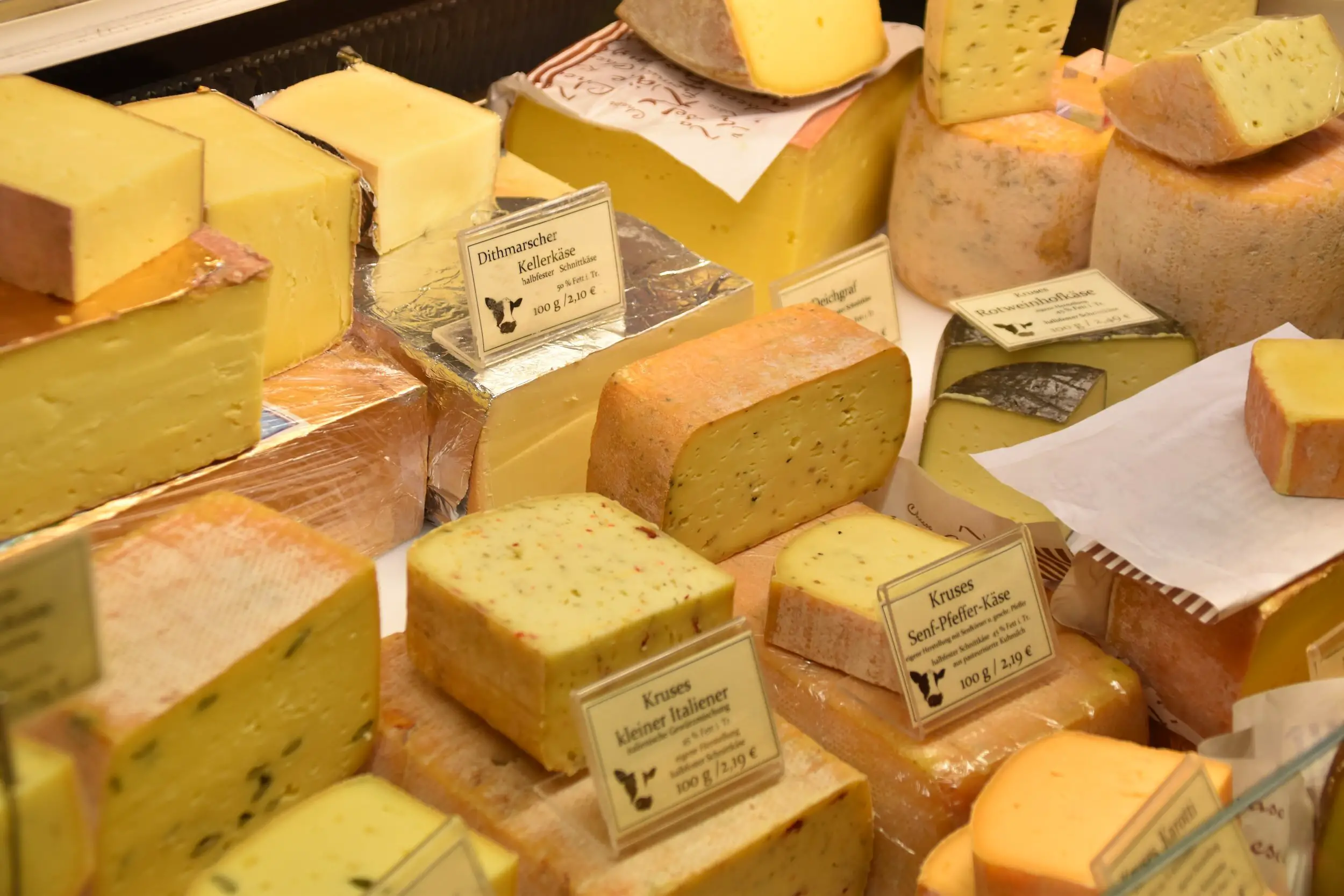 cheese and Merlot pairing ideas - munster cheese - merlot cheese pairing