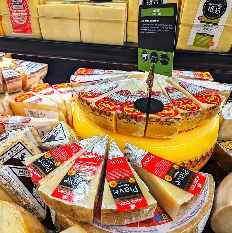 inexpensive gifts for wine people - cheese