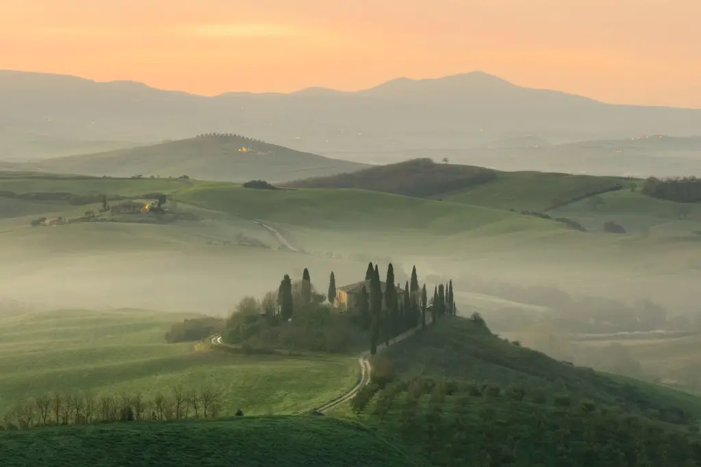 sangiovese wine guide - tuscany landscape