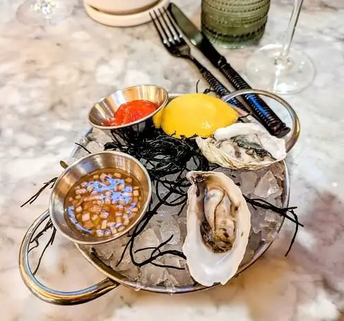 what to pair with muscadet - oysters - muscadet wine