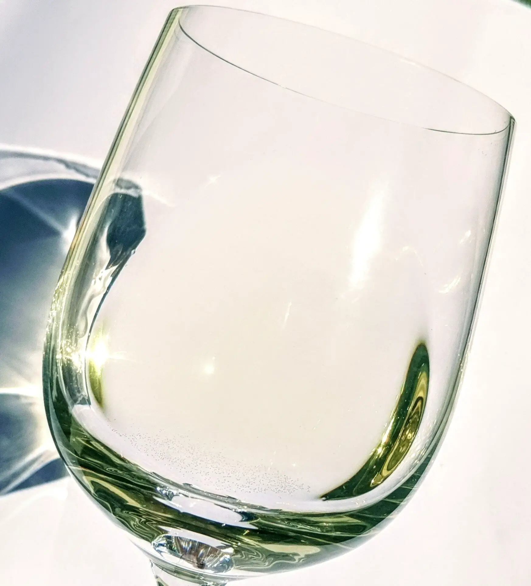 white wine glass - bad white wines experiment