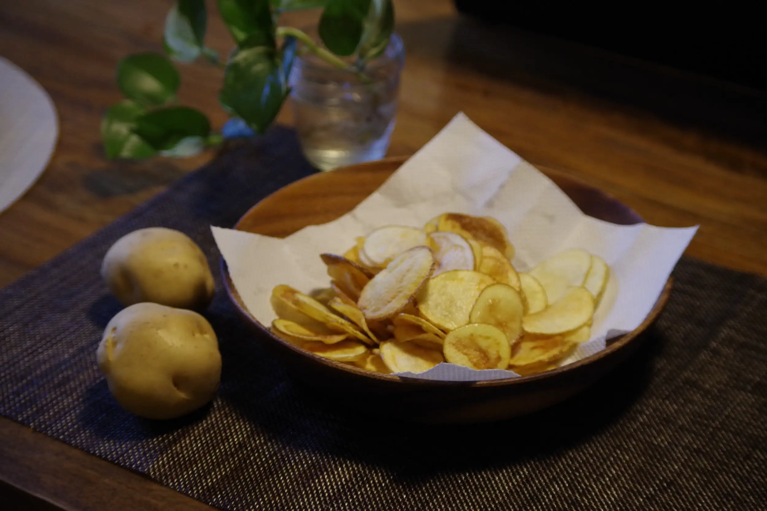 potato chips - cold appetizer for red wine tasting