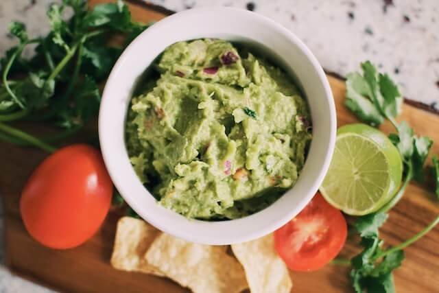 chips and guacamole - ideas for finger foods for wine tasting