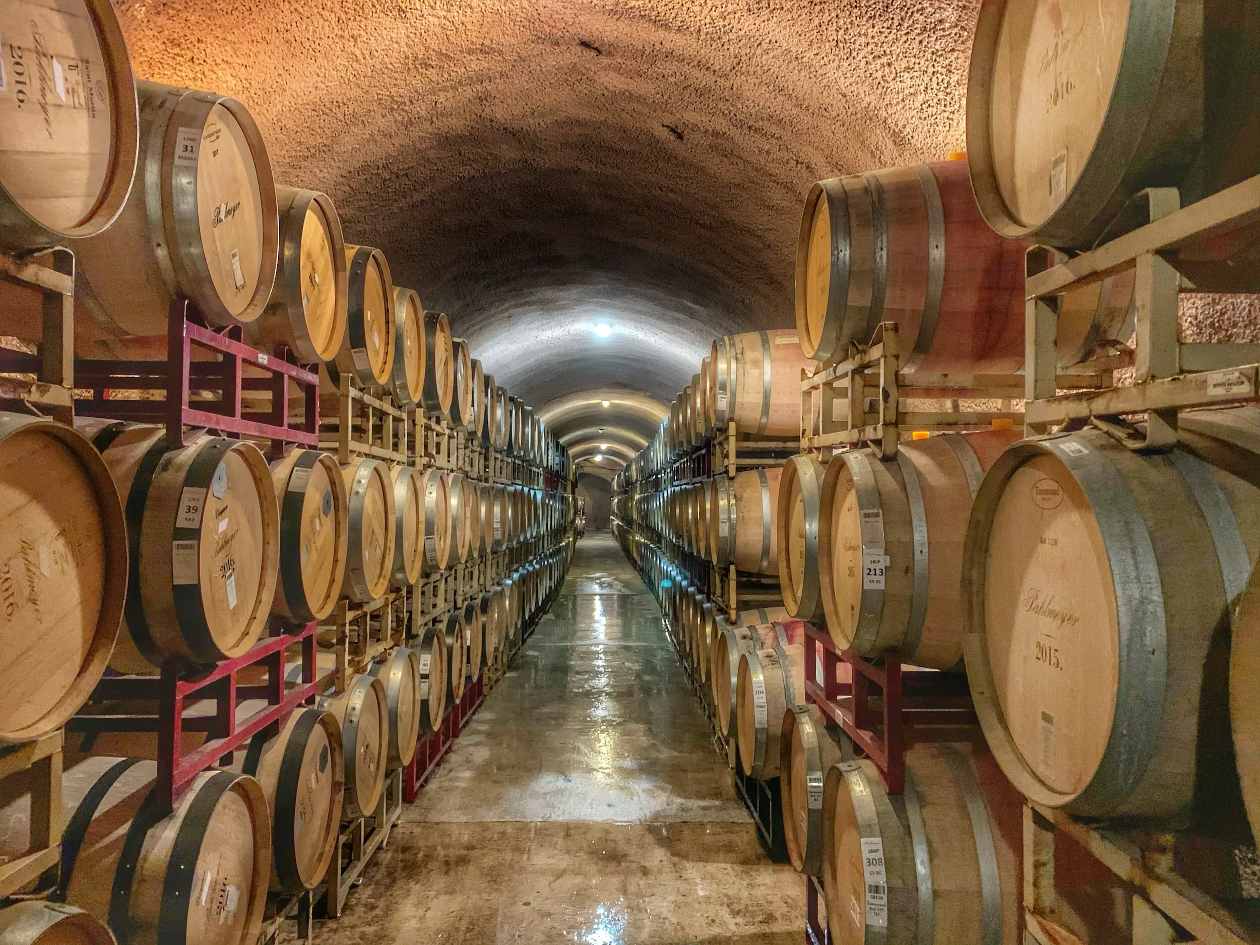 what flavors does oak add to wine - barrel room