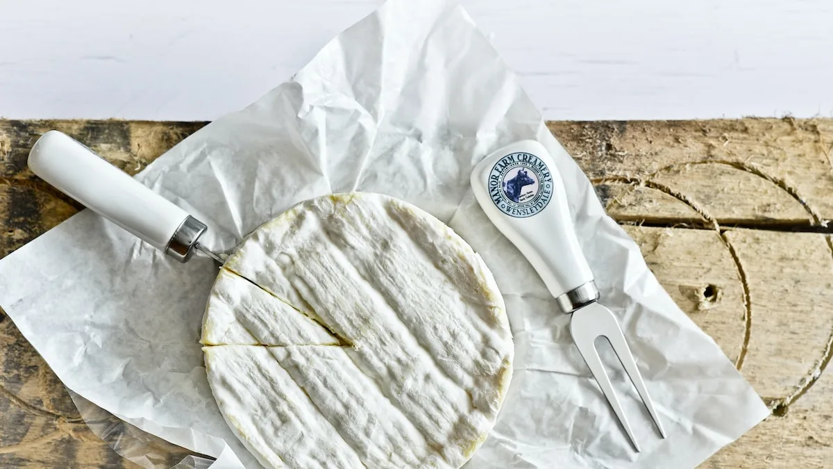 chardonnay-cheese-pairing white and blue round container on white textile